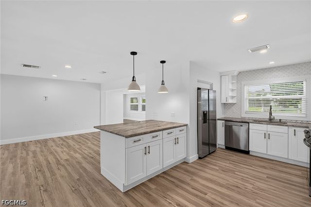 4957 Sorrento CT, Cape Coral, FL 33904