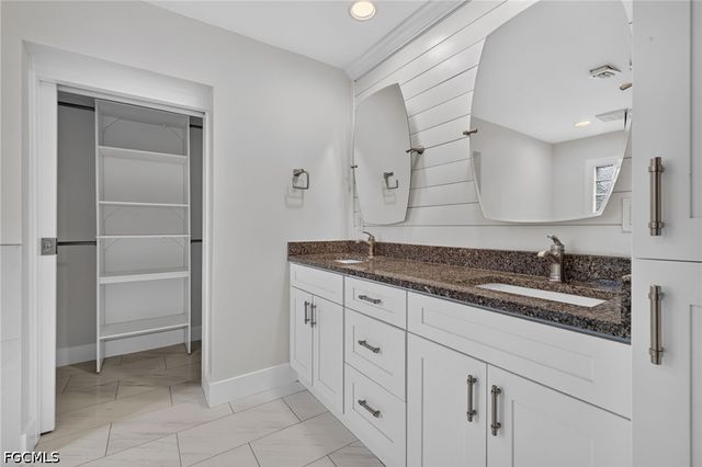4957 Sorrento CT, Cape Coral, FL 33904