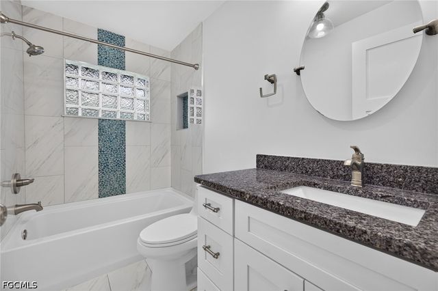 4957 Sorrento CT, Cape Coral, FL 33904