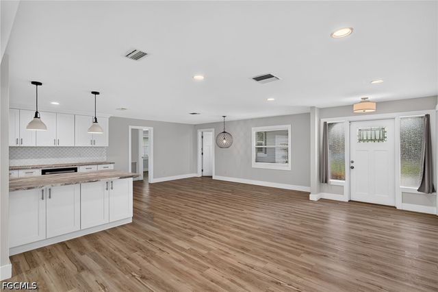 4957 Sorrento CT, Cape Coral, FL 33904