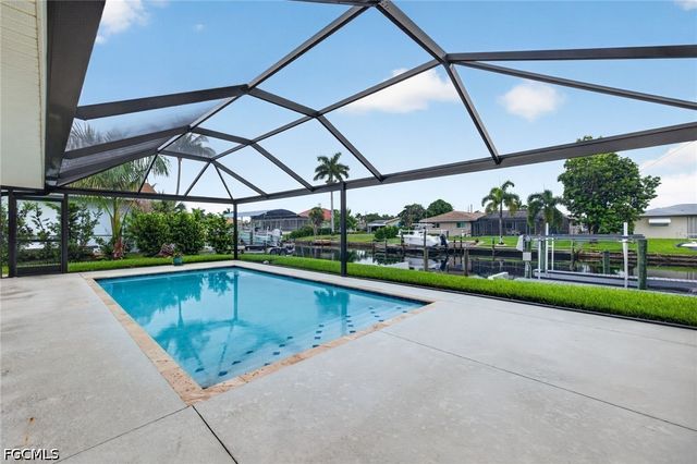 4957 Sorrento CT, Cape Coral, FL 33904
