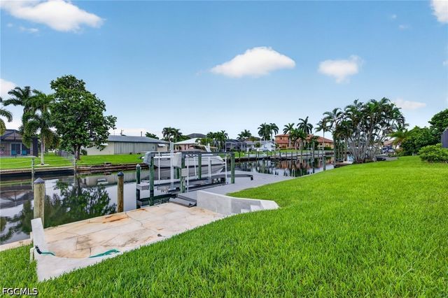 4957 Sorrento CT, Cape Coral, FL 33904