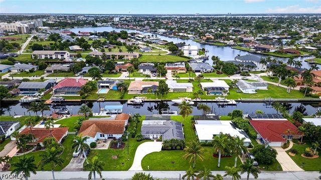 4957 Sorrento CT, Cape Coral, FL 33904