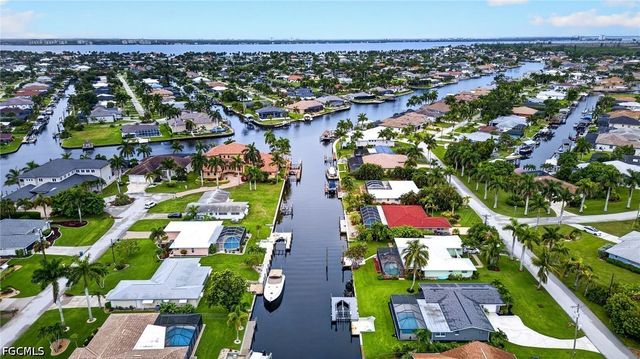 4957 Sorrento CT, Cape Coral, FL 33904