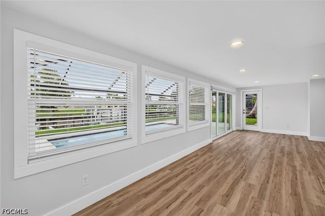 4957 Sorrento CT, Cape Coral, FL 33904