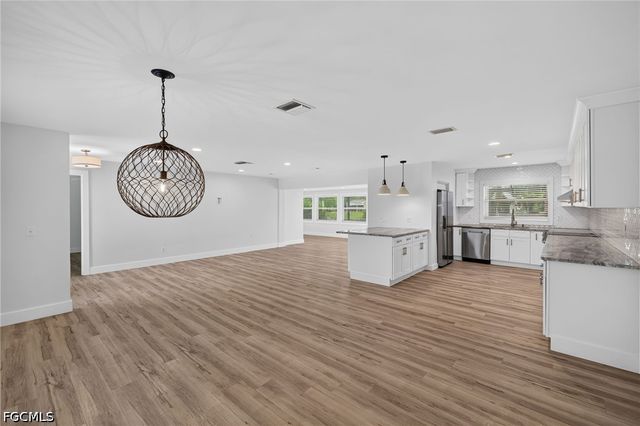 4957 Sorrento CT, Cape Coral, FL 33904
