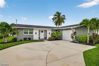 4957 Sorrento CT, Cape Coral, FL 33904