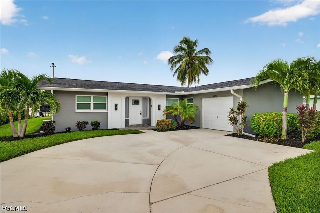 4957 Sorrento CT, Cape Coral, FL 33904