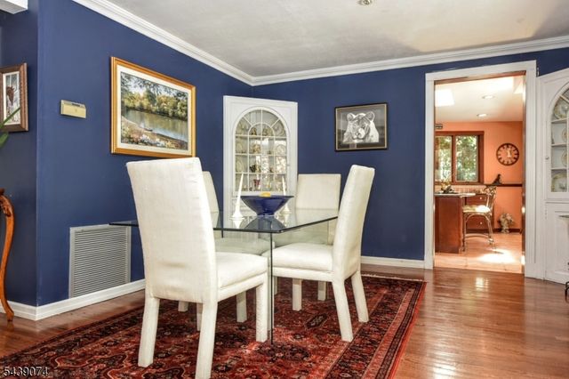45 Lakeshore Dr, Oakland Boro, NJ 07436