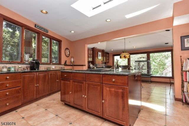 45 Lakeshore Dr, Oakland Boro, NJ 07436