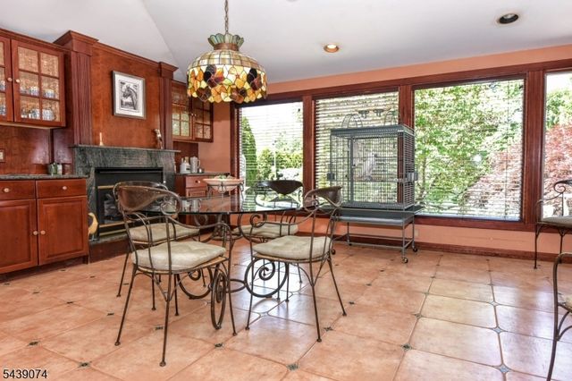 45 Lakeshore Dr, Oakland Boro, NJ 07436