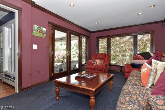 45 Lakeshore Dr, Oakland Boro, NJ 07436