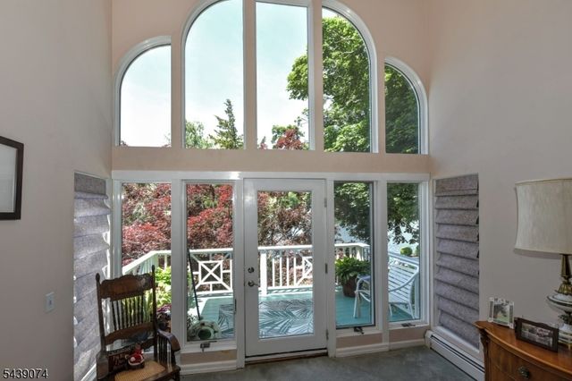 45 Lakeshore Dr, Oakland Boro, NJ 07436