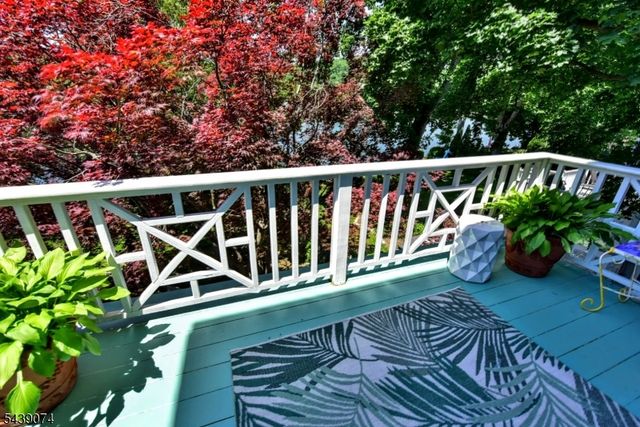 45 Lakeshore Dr, Oakland Boro, NJ 07436