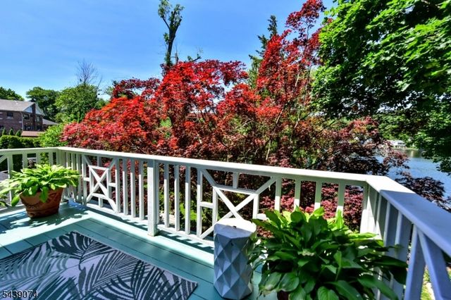 45 Lakeshore Dr, Oakland Boro, NJ 07436