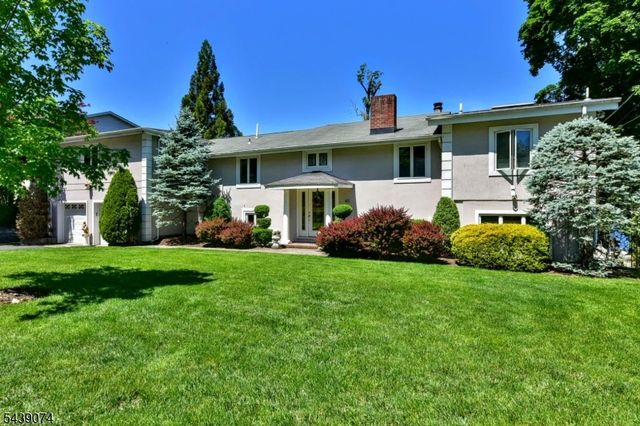 45 Lakeshore Dr, Oakland Boro, NJ 07436