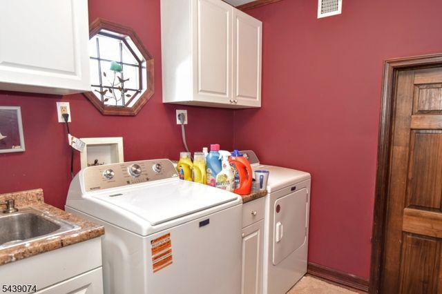 45 Lakeshore Dr, Oakland Boro, NJ 07436