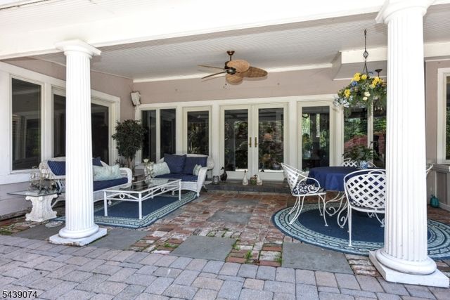45 Lakeshore Dr, Oakland Boro, NJ 07436