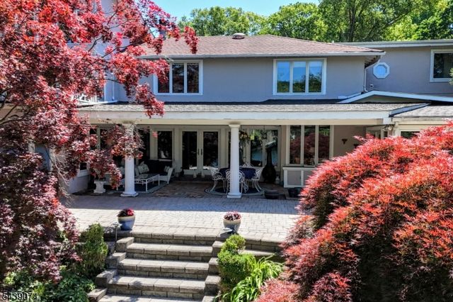 45 Lakeshore Dr, Oakland Boro, NJ 07436