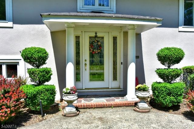 45 Lakeshore Dr, Oakland Boro, NJ 07436