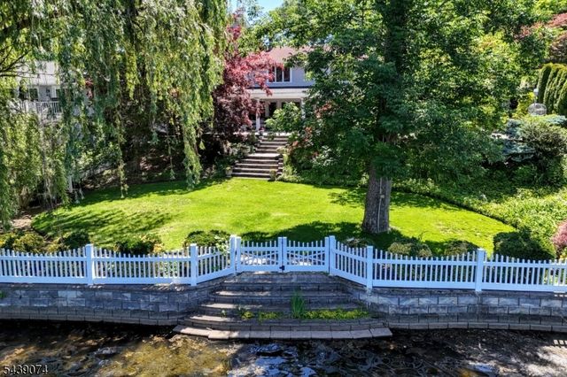 45 Lakeshore Dr, Oakland Boro, NJ 07436