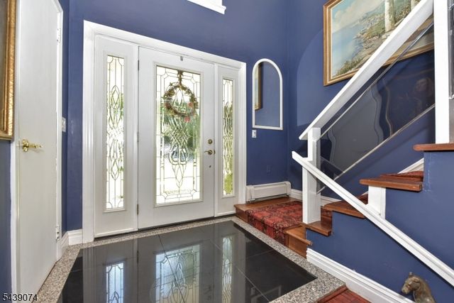 45 Lakeshore Dr, Oakland Boro, NJ 07436