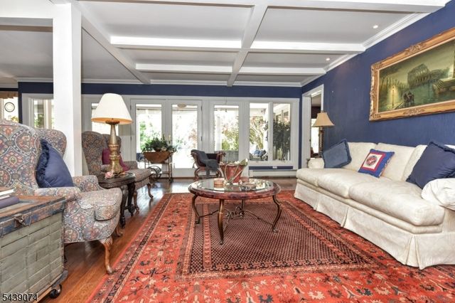 45 Lakeshore Dr, Oakland Boro, NJ 07436