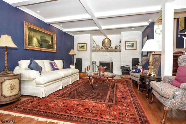 45 Lakeshore Dr, Oakland Boro, NJ 07436