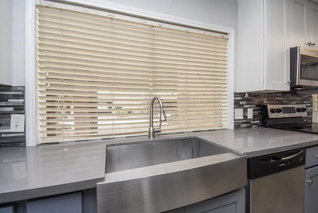 201 Vanderpool Lane 113, Houston, TX 77024