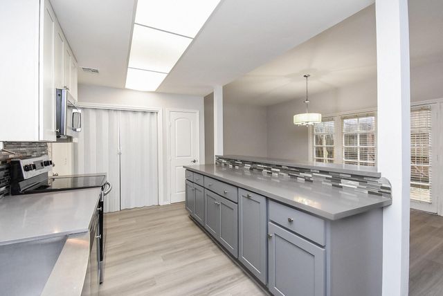 201 Vanderpool Lane 113, Houston, TX 77024