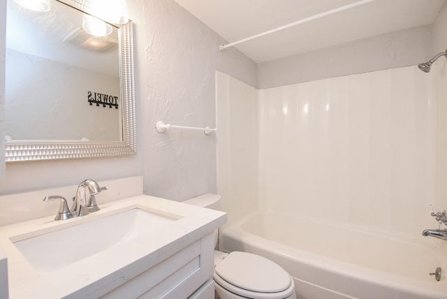 201 Vanderpool Lane 113, Houston, TX 77024