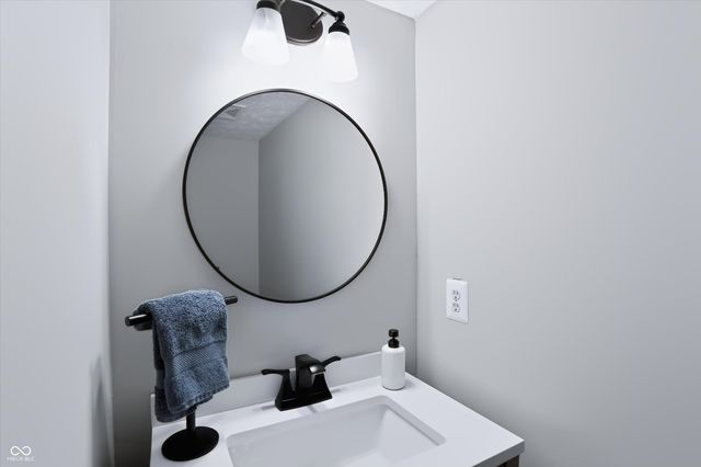 7713 Raleigh Lane, Fishers, IN 46038