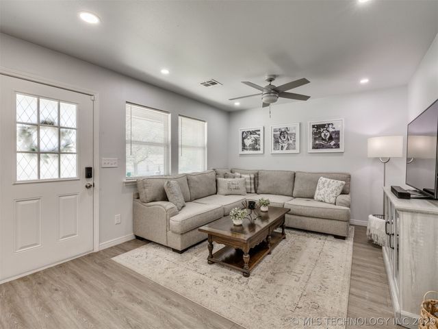 5028 S 29th West Avenue, Tulsa, OK 74107