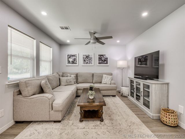 5028 S 29th West Avenue, Tulsa, OK 74107