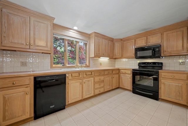 26 Arlington Road, Burlington, MA 01803
