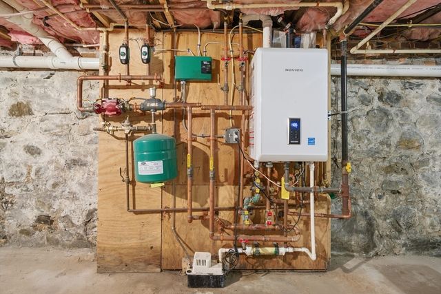 46 Pelham Street, Methuen, MA 01844