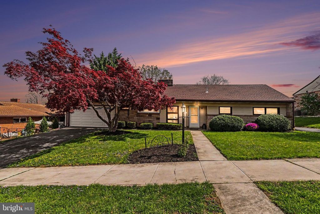 Image 1 of property listing at 907 ALLEN ST, New Cumberland, PA 17070