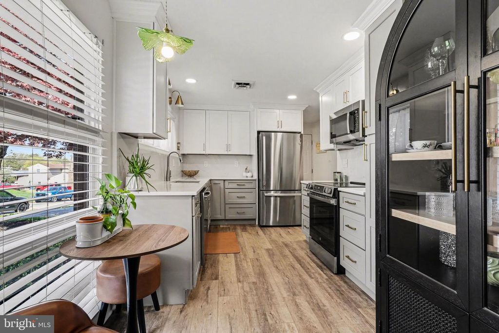 Image 11 of property listing at 907 ALLEN ST, New Cumberland, PA 17070