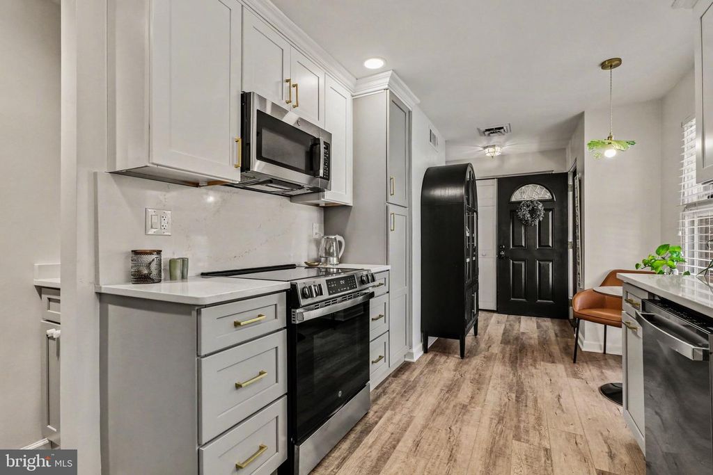 Image 12 of property listing at 907 ALLEN ST, New Cumberland, PA 17070