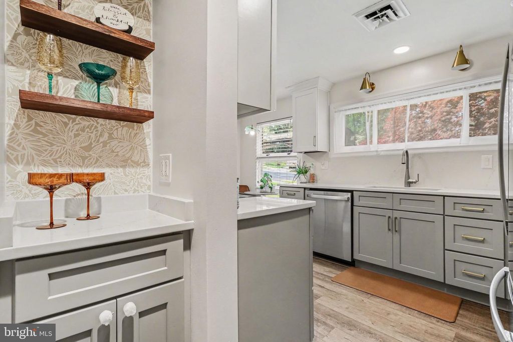 Image 14 of property listing at 907 ALLEN ST, New Cumberland, PA 17070