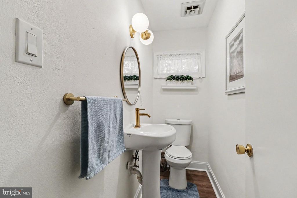 Image 26 of property listing at 907 ALLEN ST, New Cumberland, PA 17070