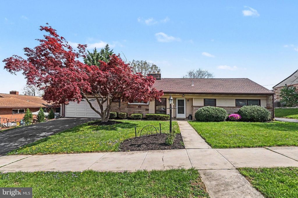 Image 3 of property listing at 907 ALLEN ST, New Cumberland, PA 17070