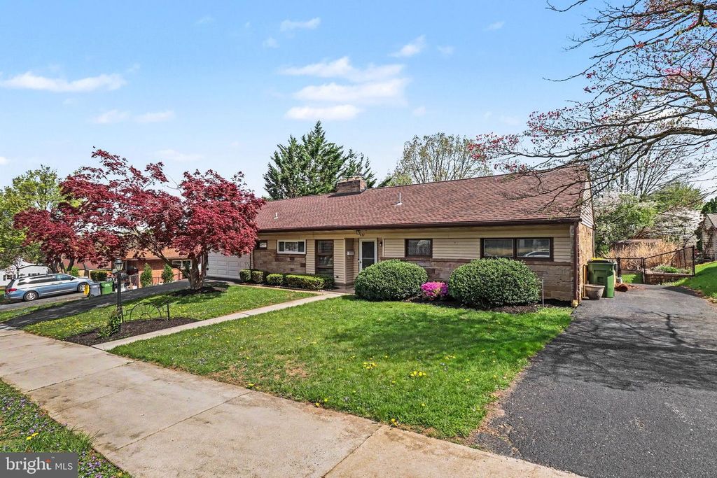 Image 4 of property listing at 907 ALLEN ST, New Cumberland, PA 17070