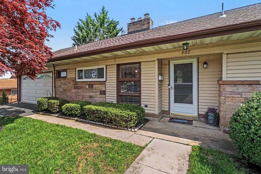 Image 5 of property listing at 907 ALLEN ST, New Cumberland, PA 17070