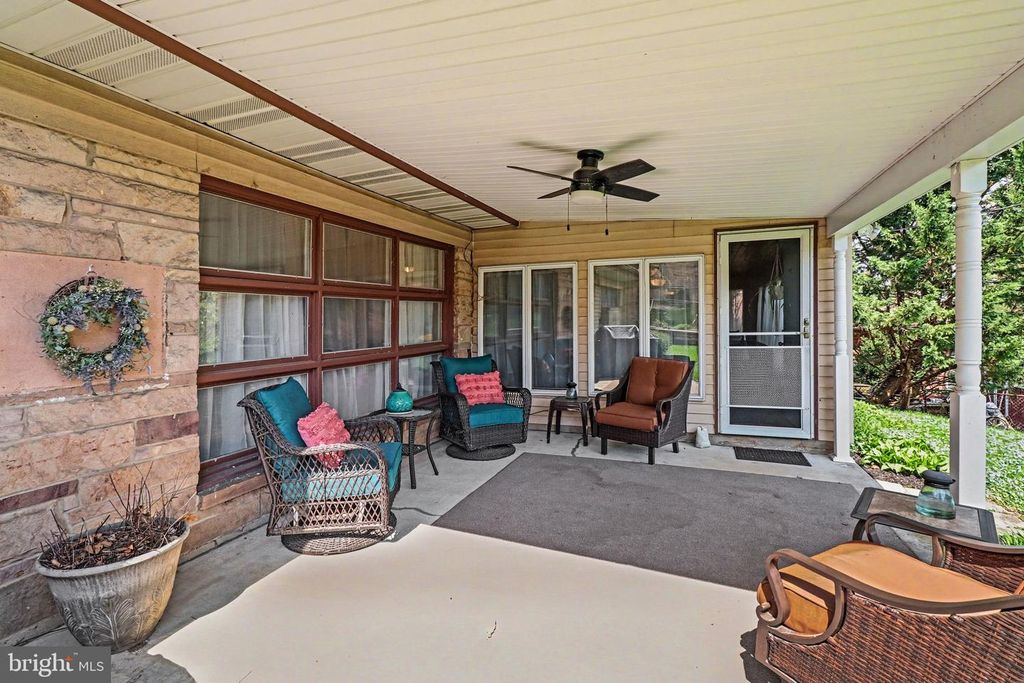 Image 6 of property listing at 907 ALLEN ST, New Cumberland, PA 17070