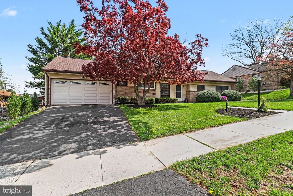 Image 7 of property listing at 907 ALLEN ST, New Cumberland, PA 17070