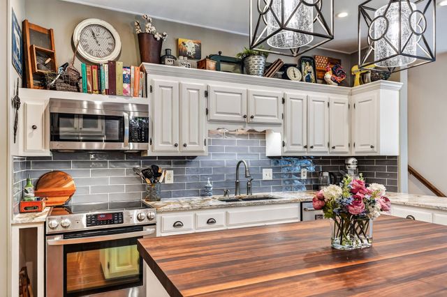 5087 Saddleview Dr, Franklin, TN 37067