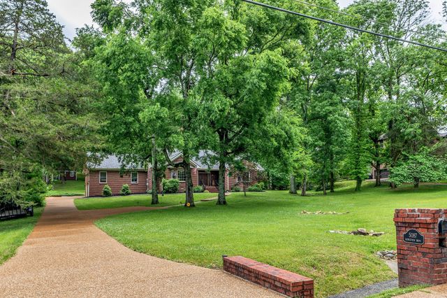5087 Saddleview Dr, Franklin, TN 37067