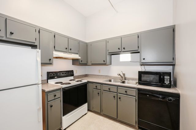 15 Mount Saint Marys Way Apt 7, Hooksett, NH 03106