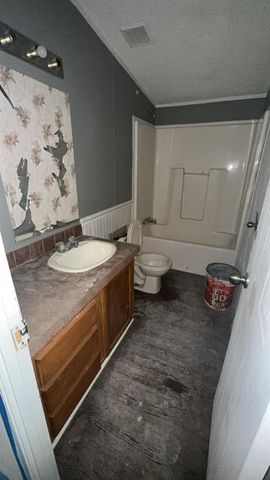 94 Cr 4111, Dayton, TX 77535